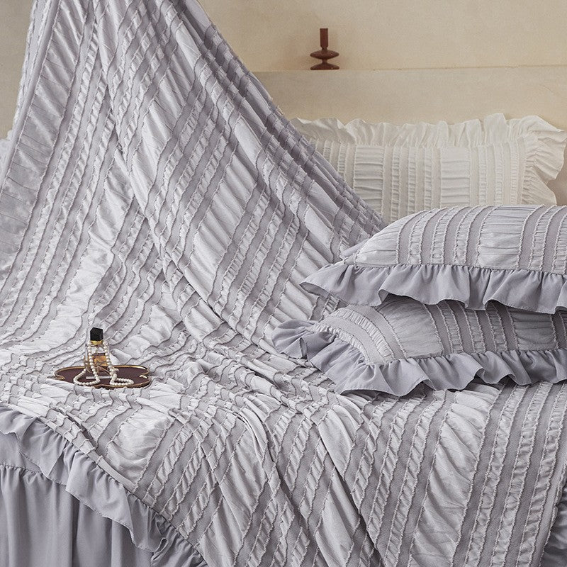 White Elegant Ruffle Seersucker Duvet Cover with 2PCS Pillow Shams - 3-Piece Vertical Stripe Clipped Floral Textured Bedding (King Size 264 x 229 CM)