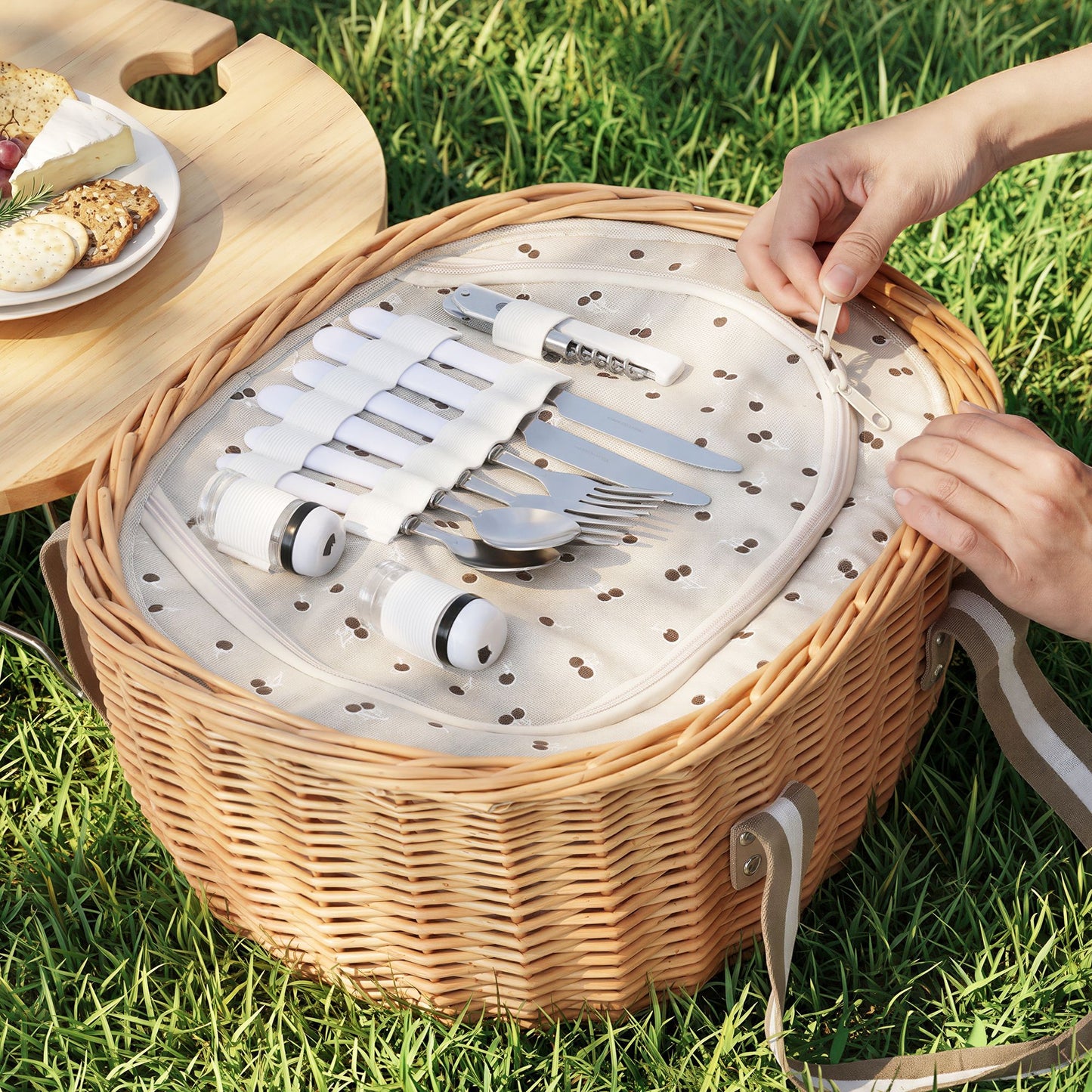 Alfresco 2 Person Insulated Picnic Basket Set with Foldable Wood Table