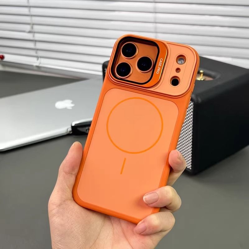 Magnetic Phone Case - iPhone 15 - White