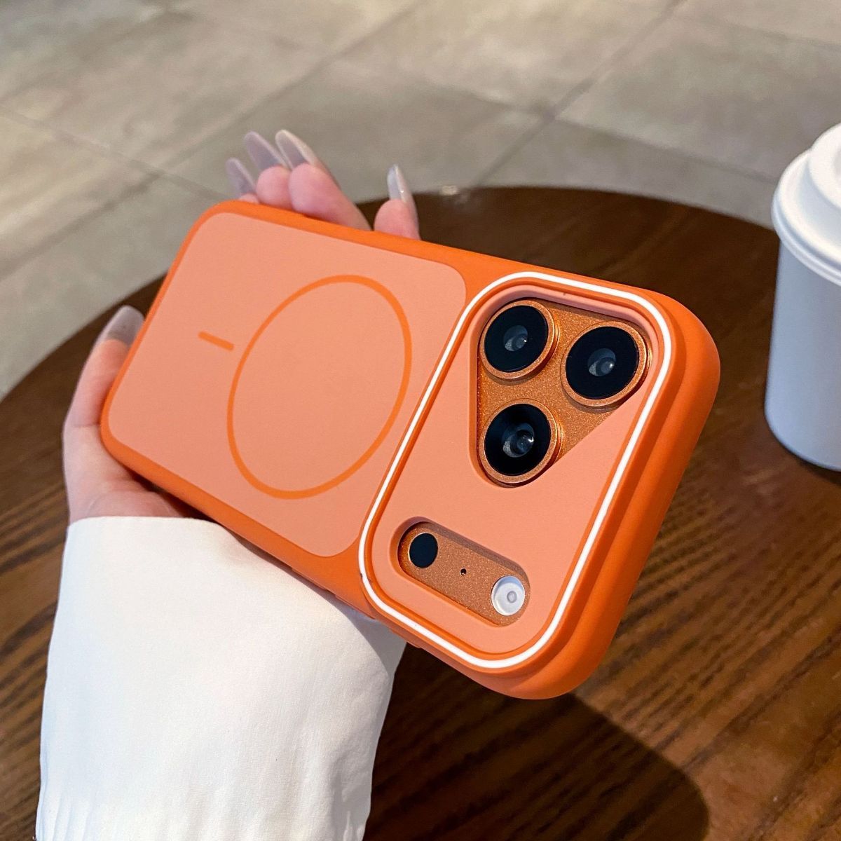 Magnetic Phone Case - iPhone 15 - Gold