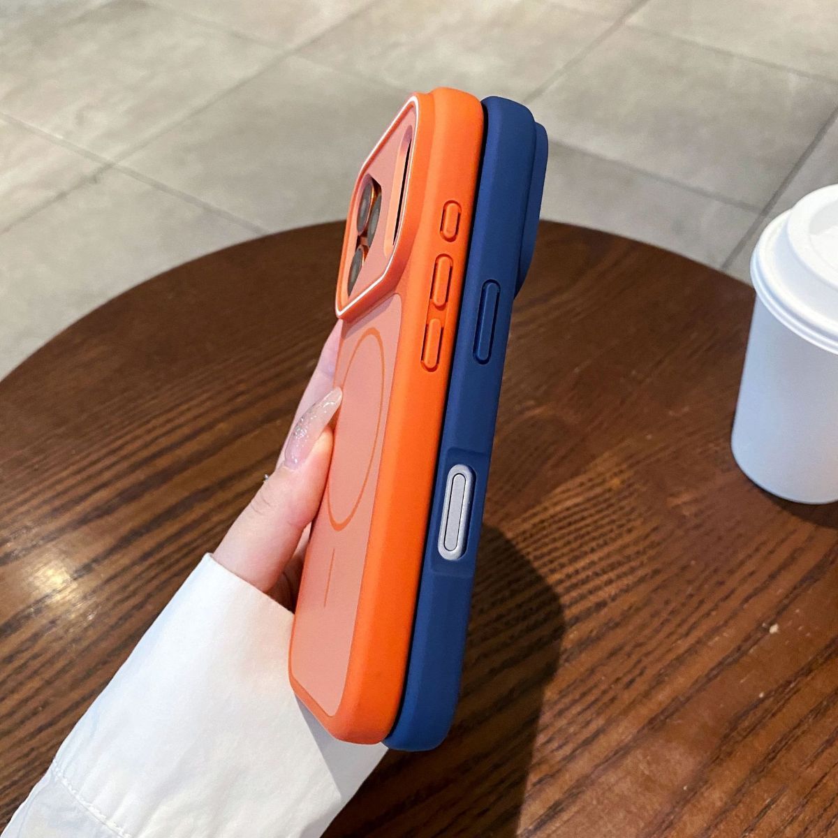 Magnetic Phone Case - iPhone 16 Pro - Gold