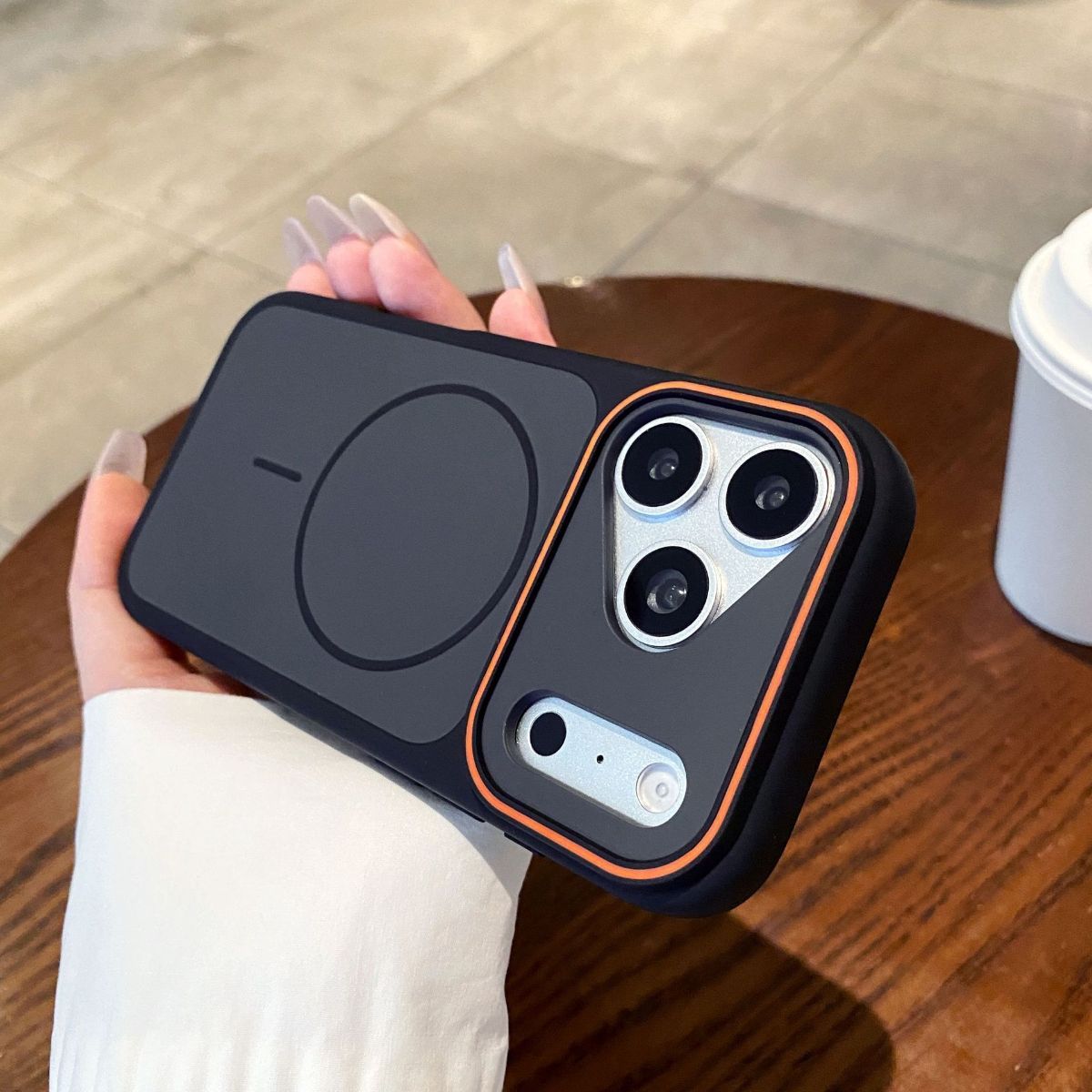 Magnetic Phone Case - iPhone 16 Pro Max - Gold