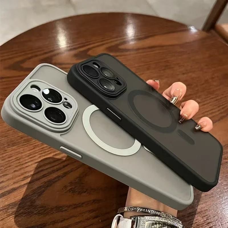 iPhone 16 - High-end Magnetic Silicone Protective Case | Matte Semi-transparent Design | Anti-drop and Anti-scuff | Strong Magnetic Adhesion | Lightweight and Comfortable Feel