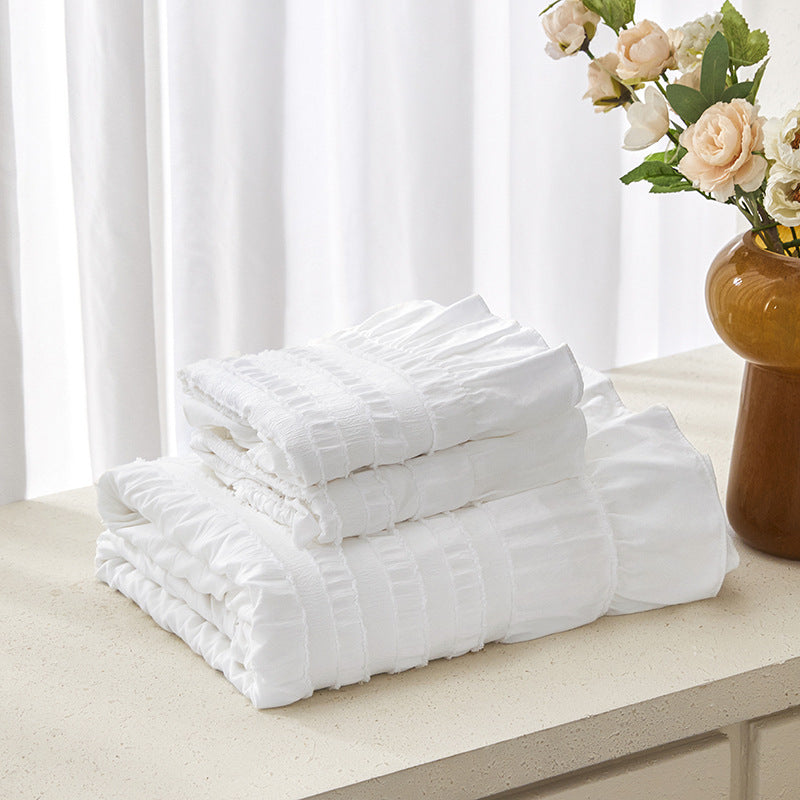 White Elegant Ruffle Seersucker Duvet Cover with 2-Piece Pillow Shams