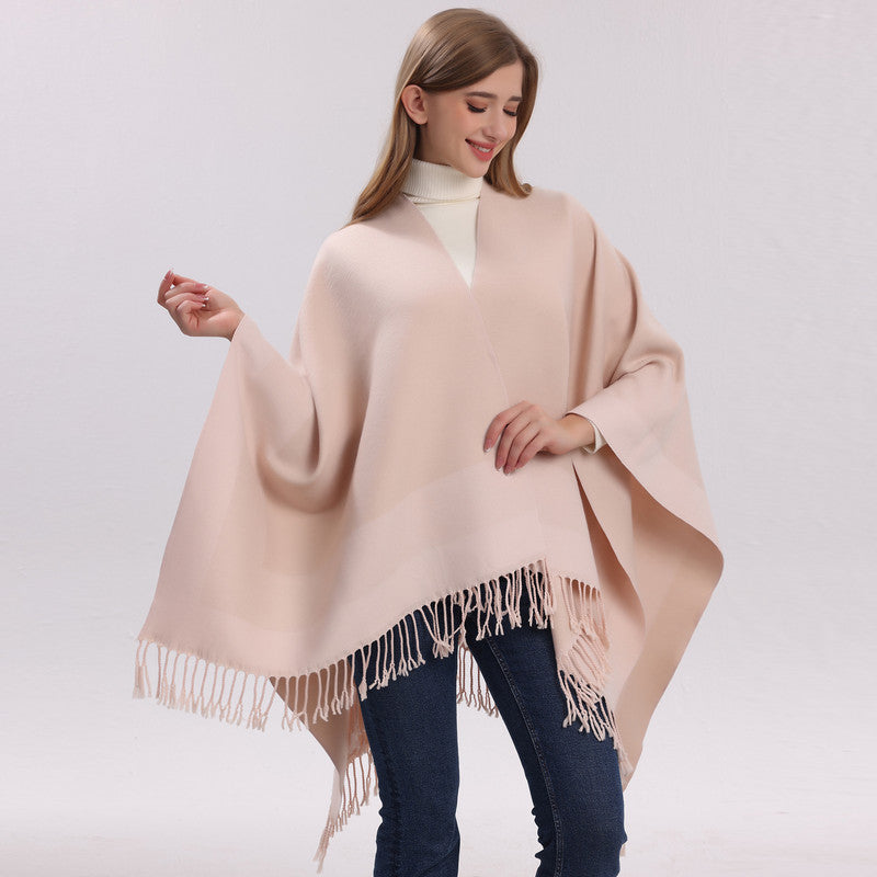 Grey elegant women's tassel cape shawl scarf, multi-functional all-in-one warm and comfortable winter shawl scarf, convenient for home, travel, and office wear, stylish and beautiful with tassels.
