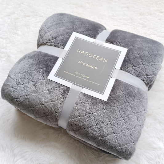Grey 150*200cm Flannel Fleece Blanket , Soft & Warm Polyester Throw