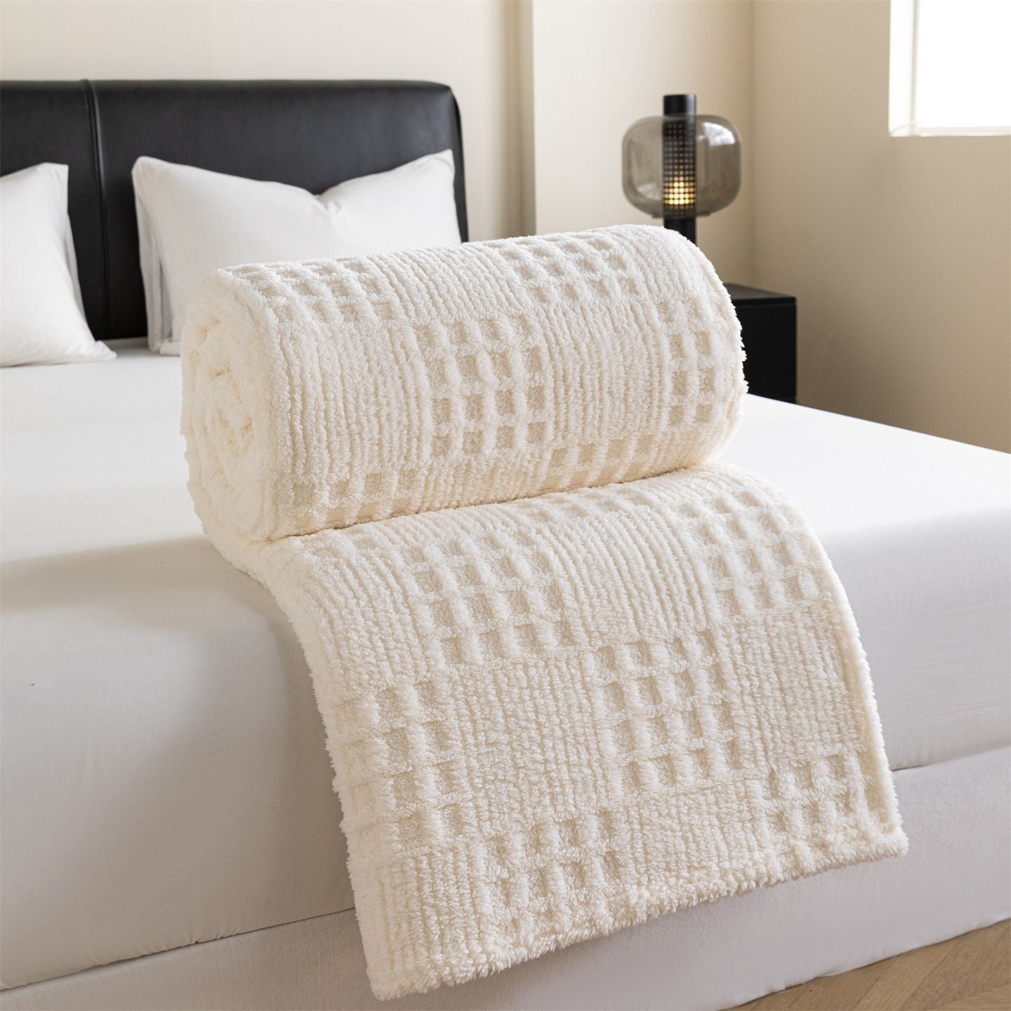 Off-White 100*150cm Anti-Static Taffeta Velvet & Flannel Fleece - Warm, Soft, Non-Shedding Blanket