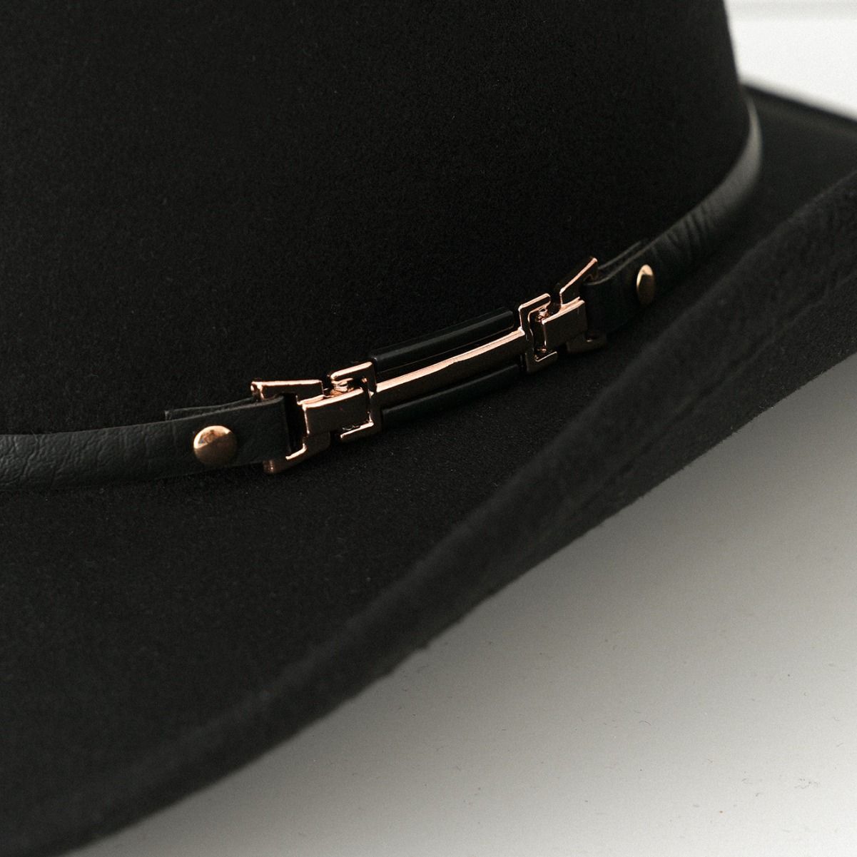 Western Cowboy Hat - Rose red Wide Brim Cowboy Hat with Leather-Look Band, Metal Rivet and Square Buckle Detail for Casual, Festival and Western Style